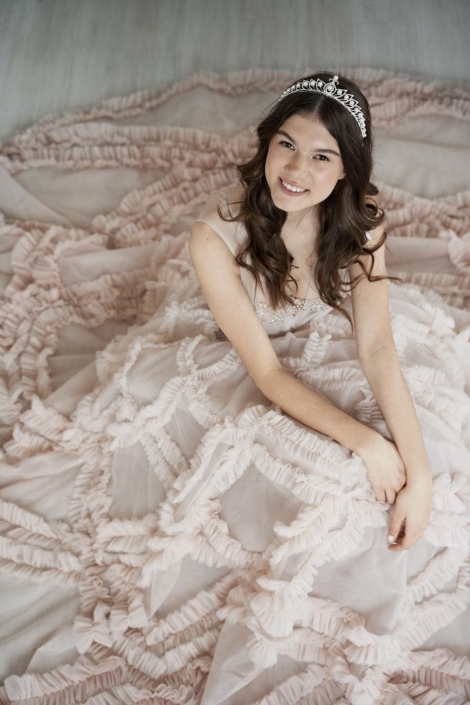 quinceañera con su vestido